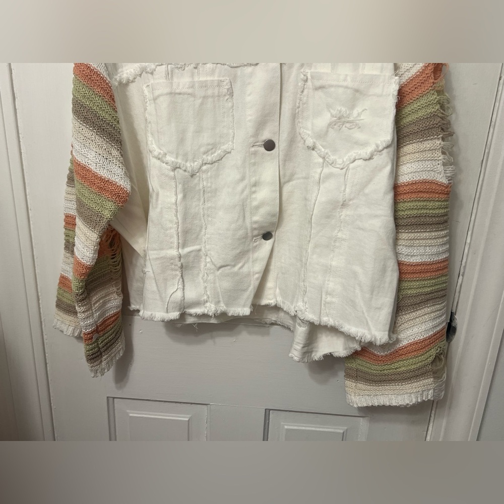 POL Crochet Sleeve White Boho Denim Relaxed Fit Lightweight Distressed Jacket - Picture 3 of 8